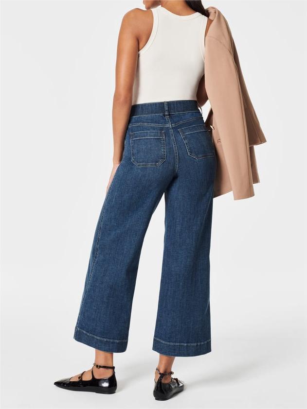 Jeans mit weitem Bein und Bauchfalten