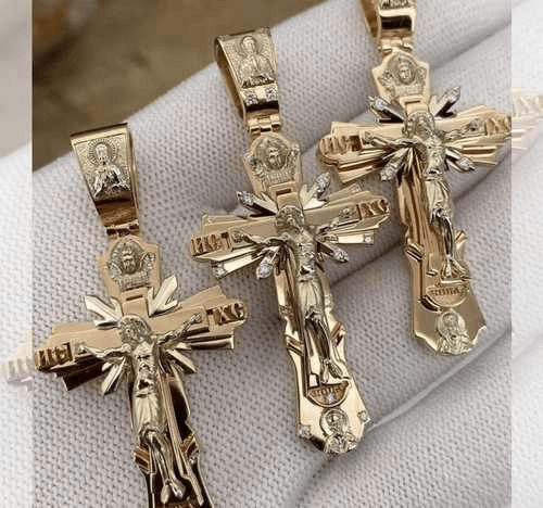 Halskette mit Jesus-Kreuz-Anhänger