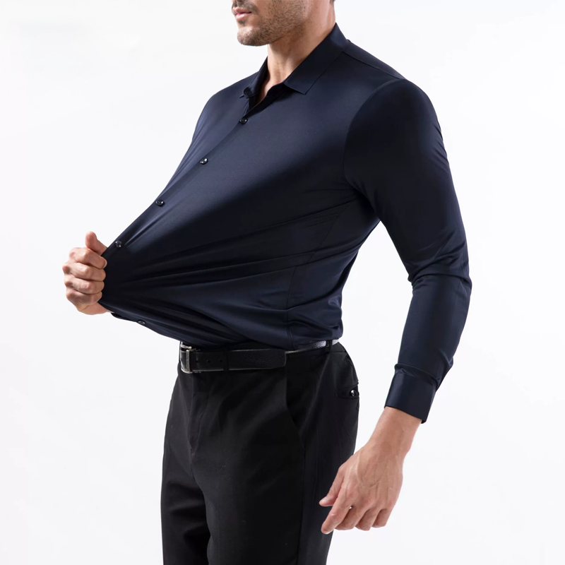 Herrenhemd aus hochelastischem, knitterfreiem Material