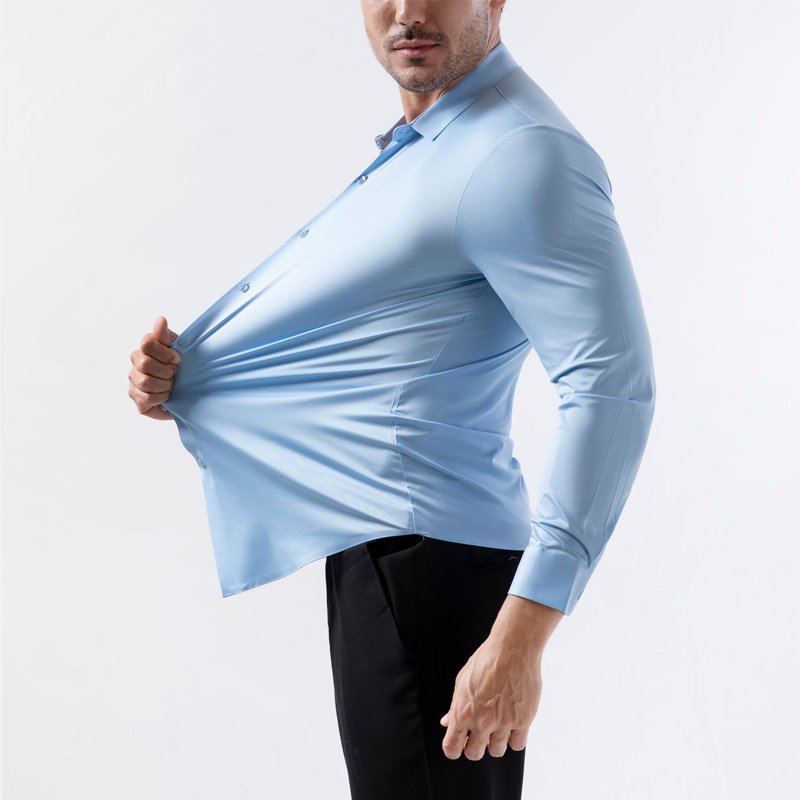 Herrenhemd aus hochelastischem, knitterfreiem Material