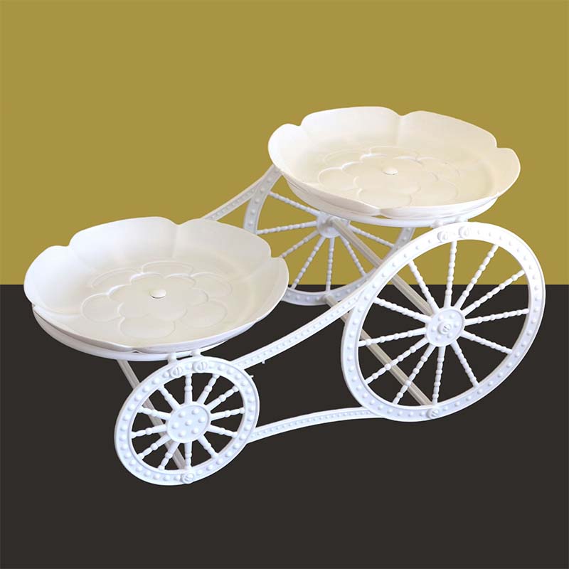 Zweistöckiges Serviergestell im Wagen-Design