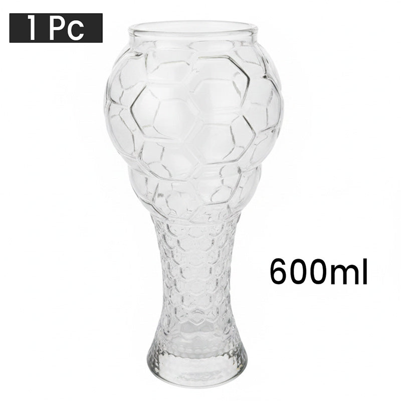 Fußballförmiges Glas für Sportfans
