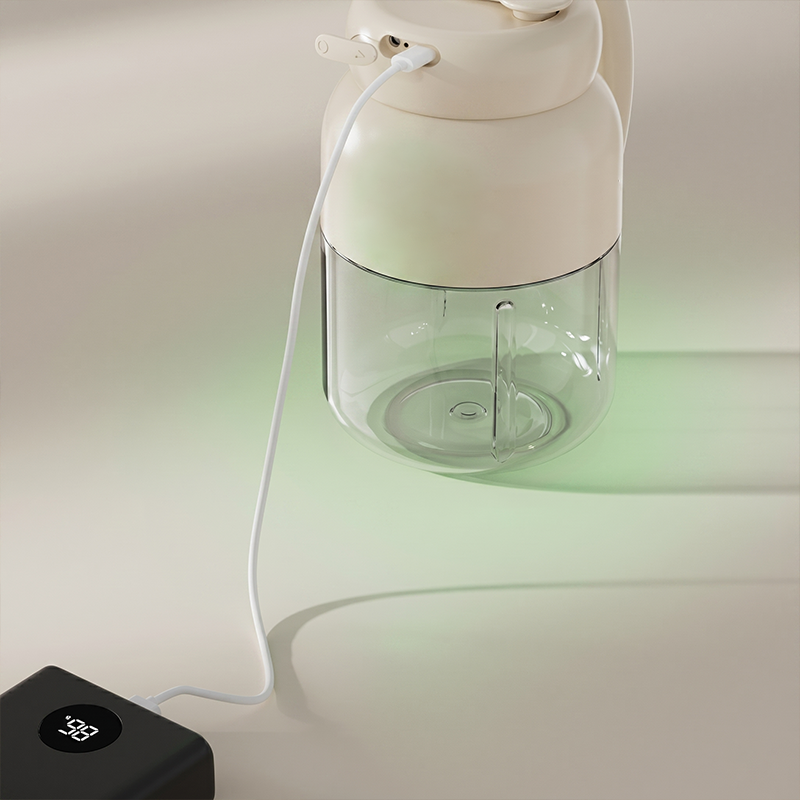 Tragbarer, wiederaufladbarer Mixer mit Strohhalm