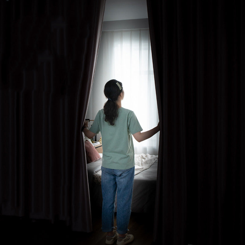Selbstklebender Verdunkelungsvorhang fürs Schlafzimmer