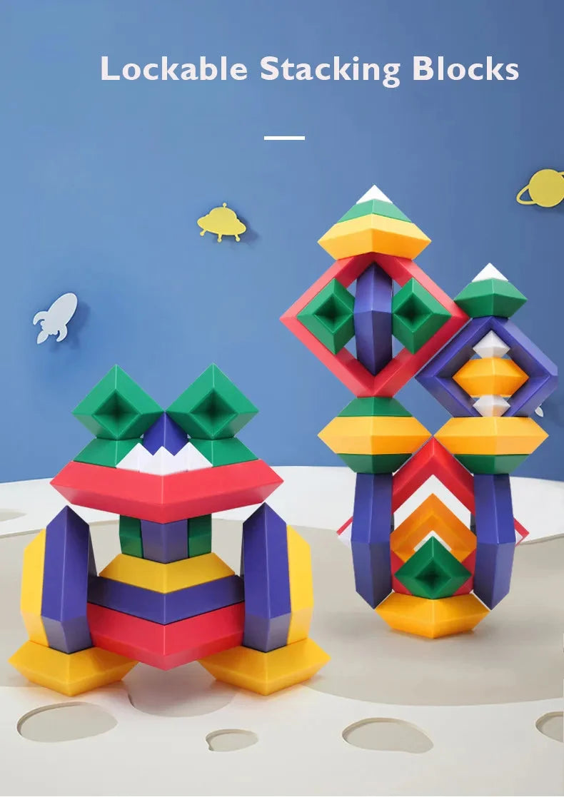 Kreative Pyramiden aus Bauklötzen